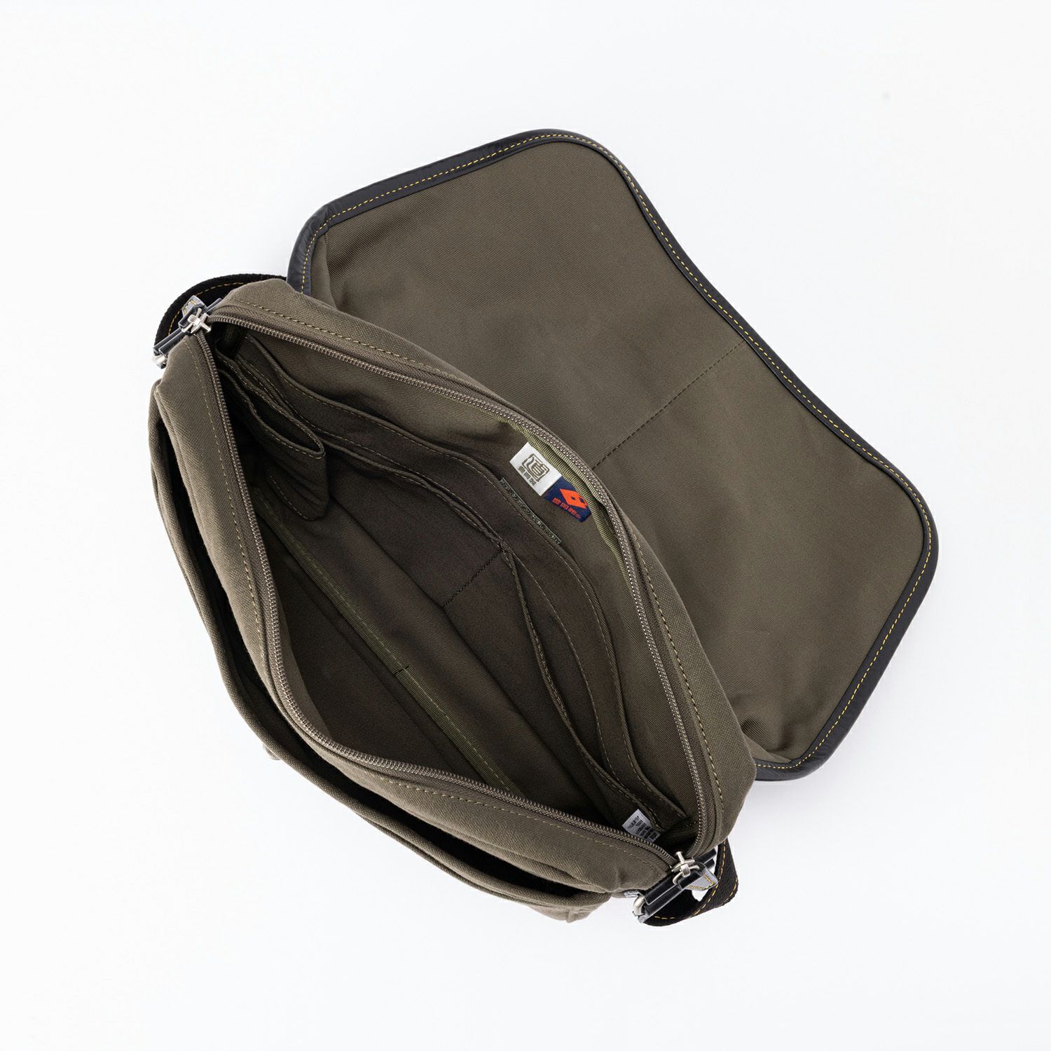 メインルーム（カーキ）