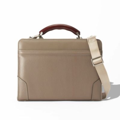 【 Artisan 別注仕様 】牛革ダレスポーチ
