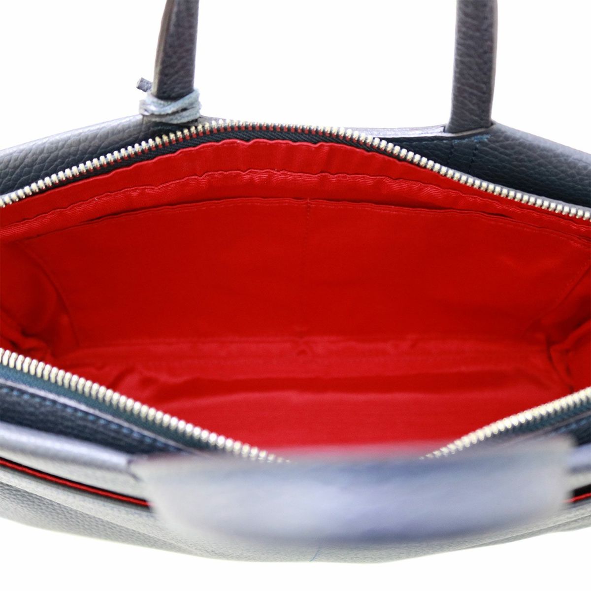 NAVYの内装（前）