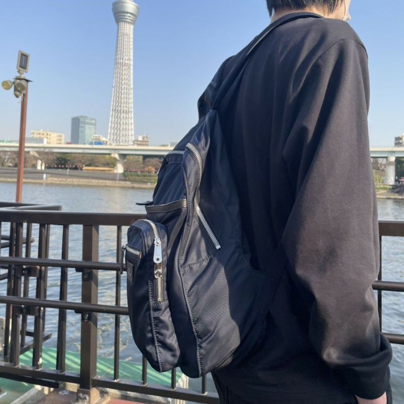 ネイビー（モデル身長182cm）