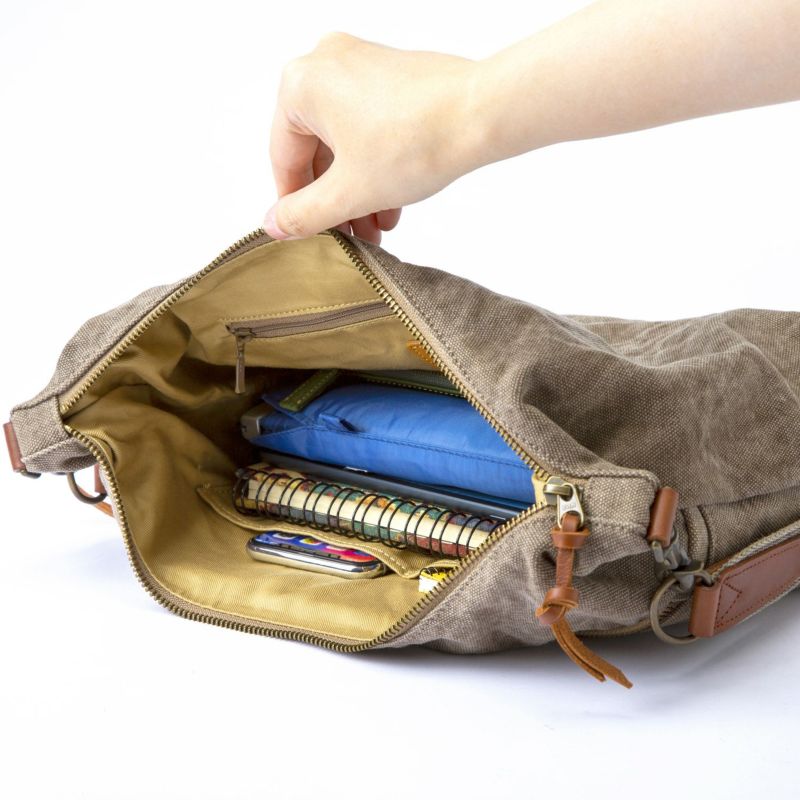 ADMJ グレー ハンドバッグ 王冠刺繍　舟型 ADMJ グレー ハンドバッグ 王冠刺繍 舟型 - メルカリ